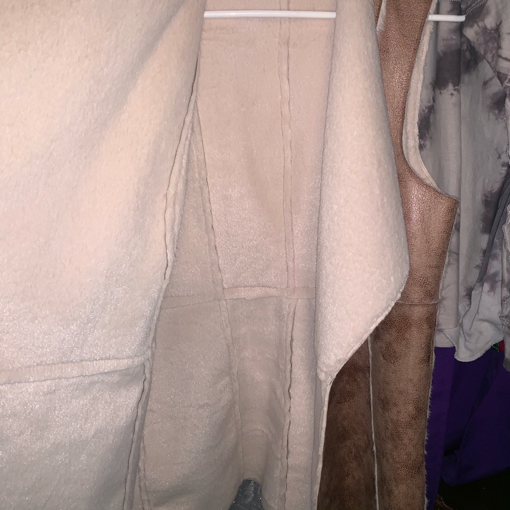 Fur vest - Picture 2 of 2